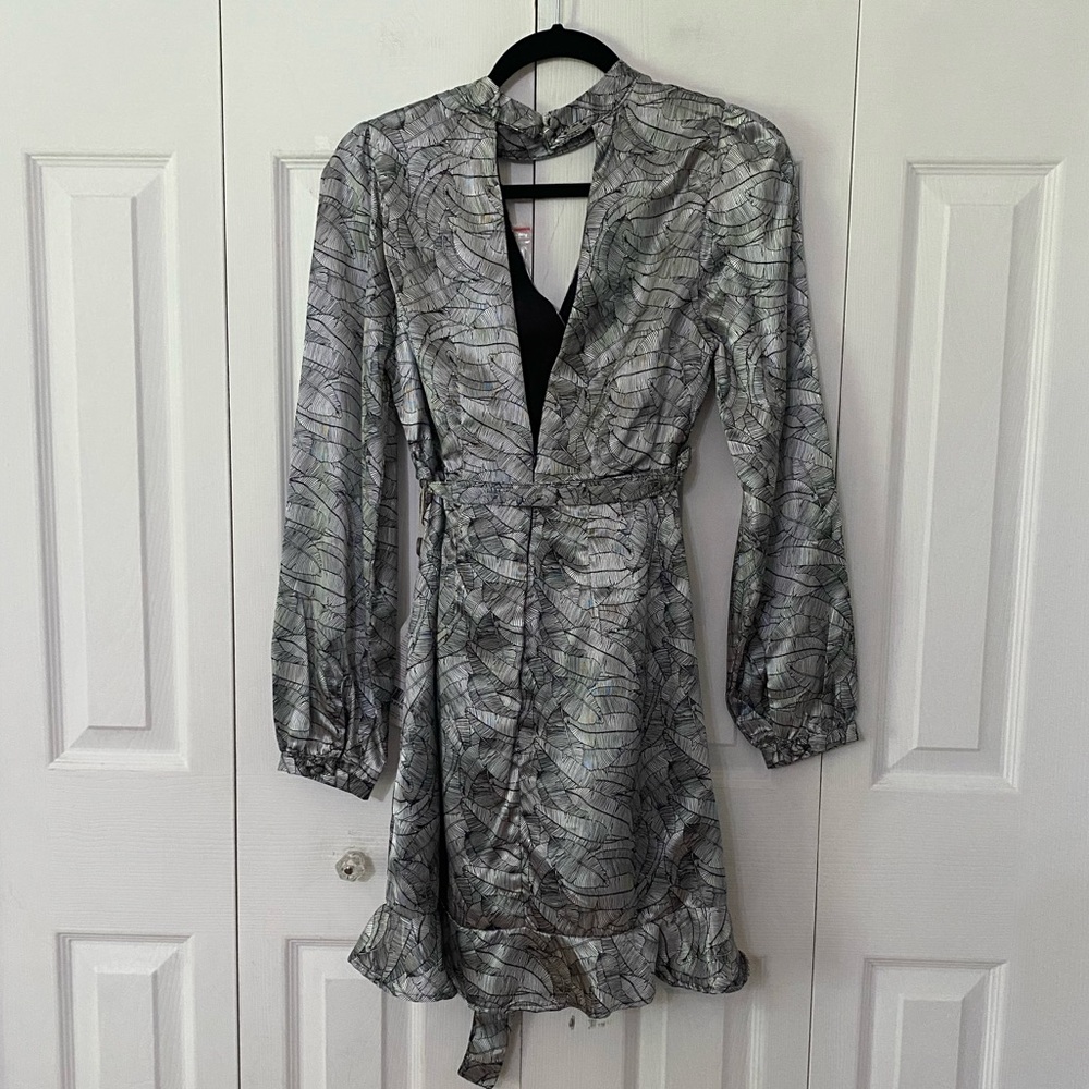 NWT SILVIAN HEACH Elegant Silver Wrap Dress Italy 38 - Picture 4 of 14